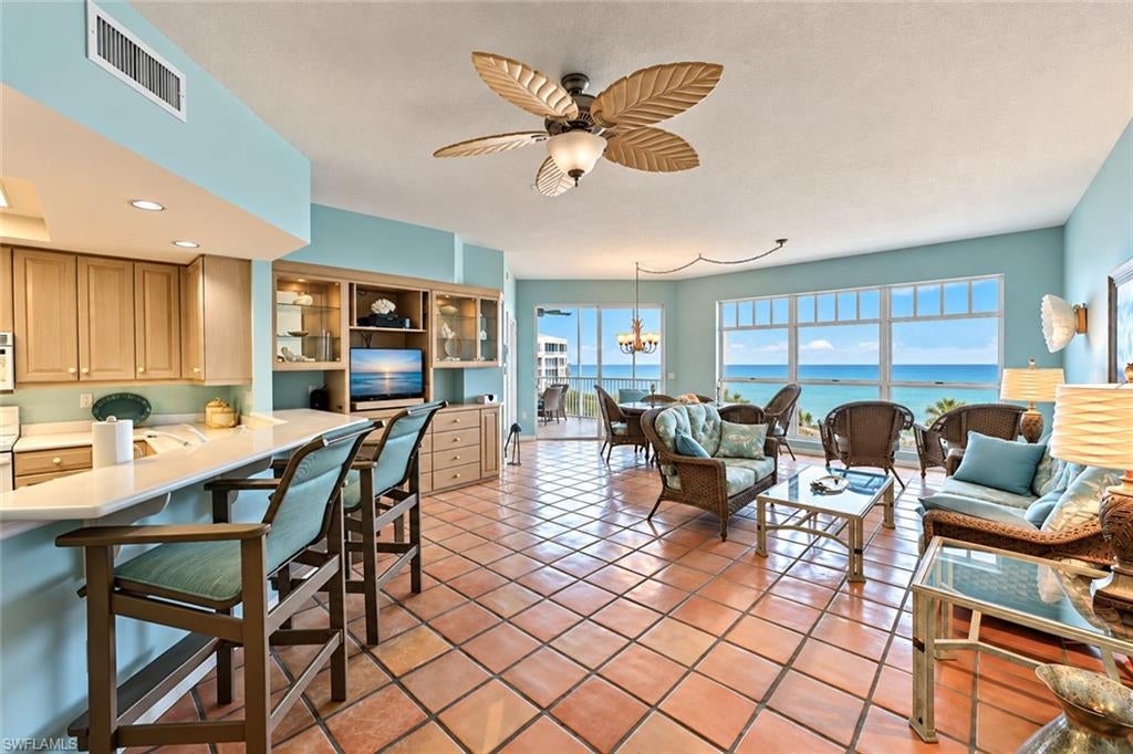 BAREFOOT BEACH CLUB - Residential