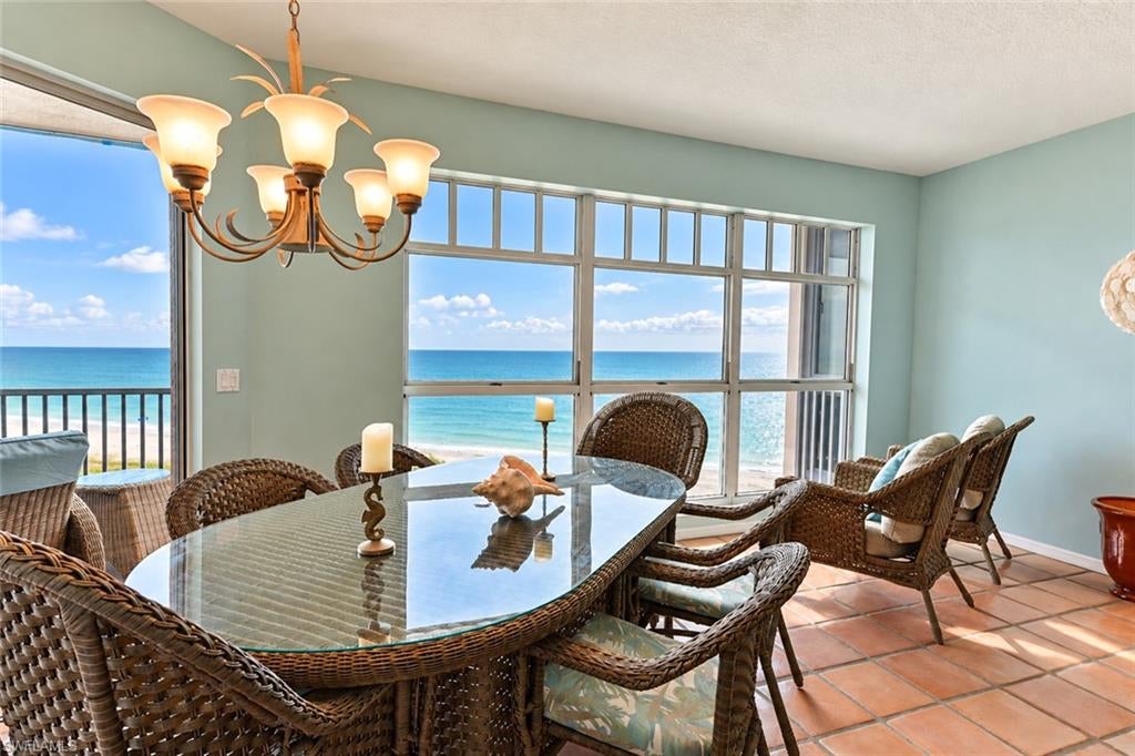 BAREFOOT BEACH CLUB - Residential
