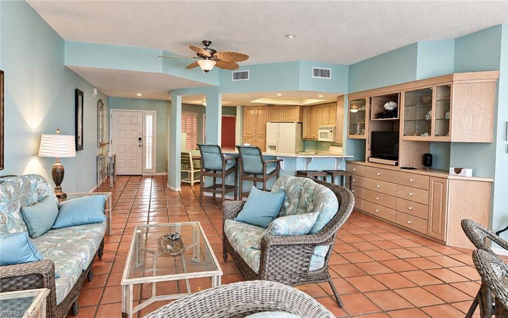 BAREFOOT BEACH CLUB - Residential