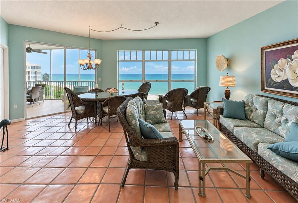 BAREFOOT BEACH CLUB - Residential