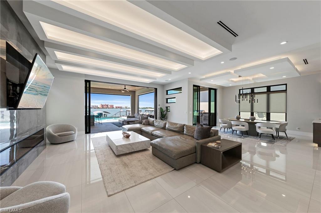 HIDDEN HARBOR - Residential