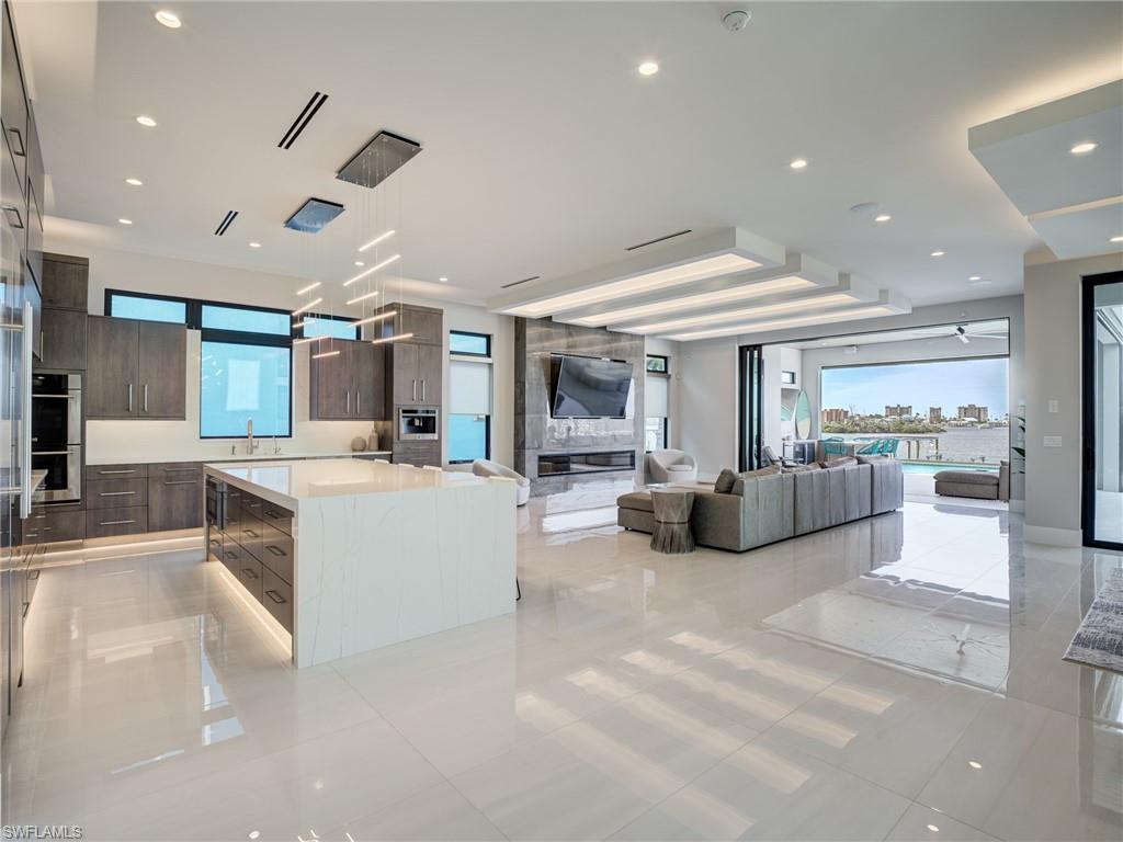 HIDDEN HARBOR - Residential