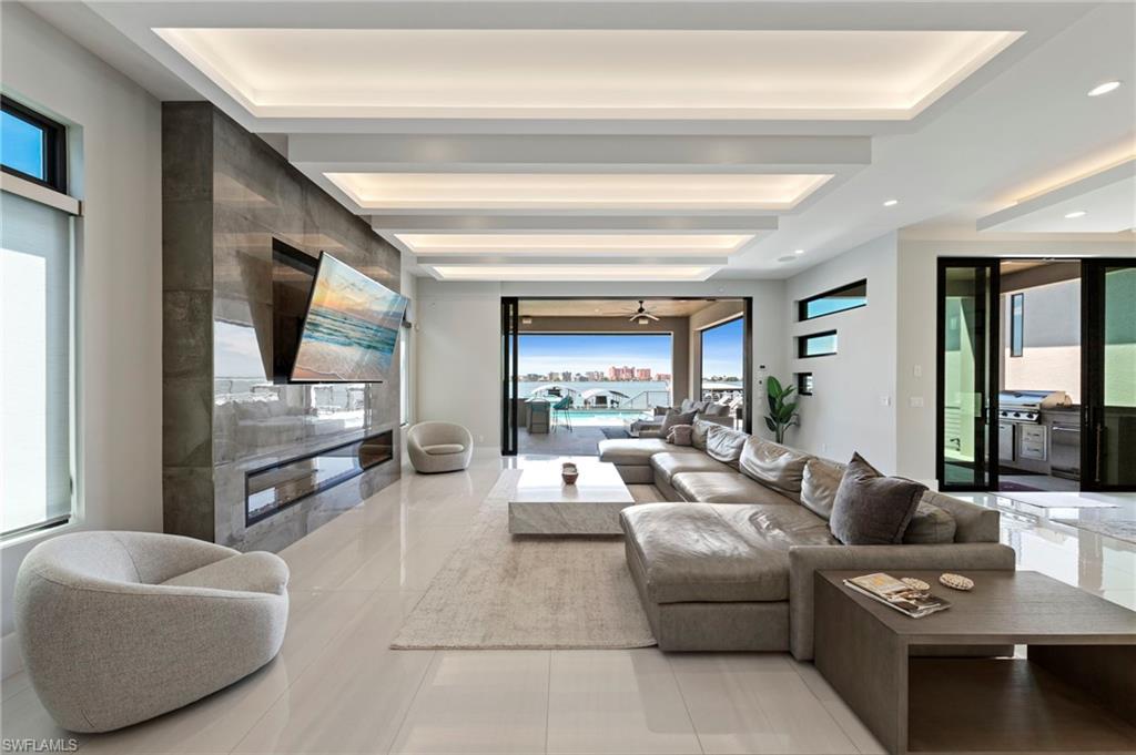 HIDDEN HARBOR - Residential