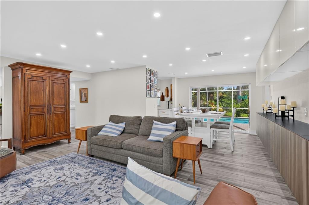 YACHT CLUB COLONY - Residential