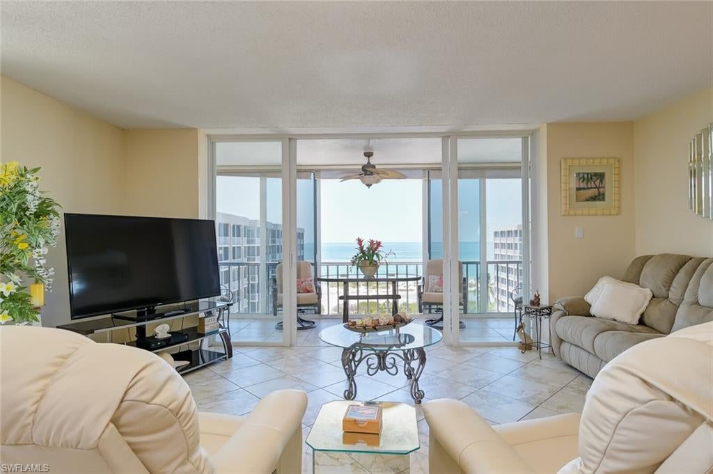 CRECIENTE CONDO EAST - Residential