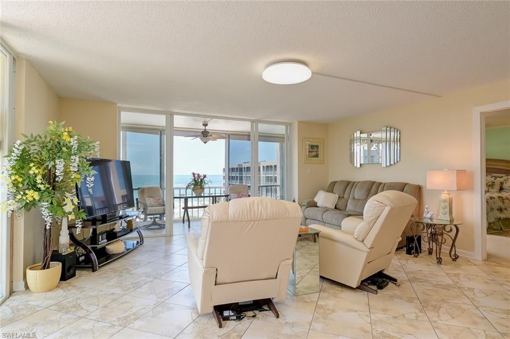 CRECIENTE CONDO EAST - Residential