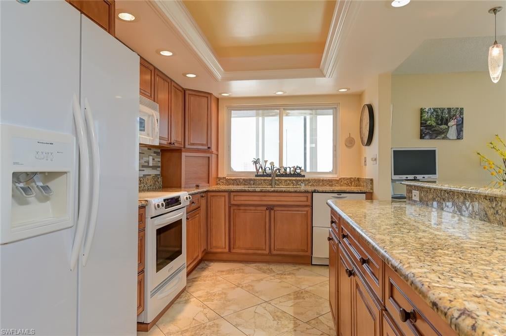 CRECIENTE CONDO EAST - Residential