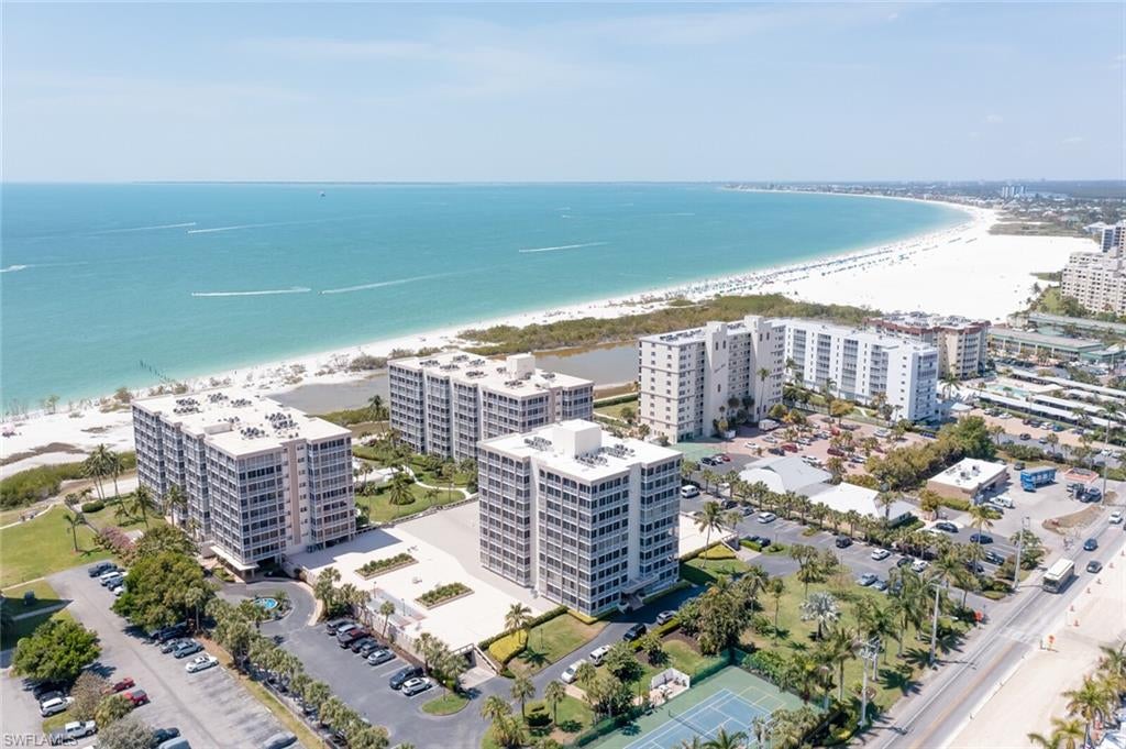 CRECIENTE CONDO EAST - Residential