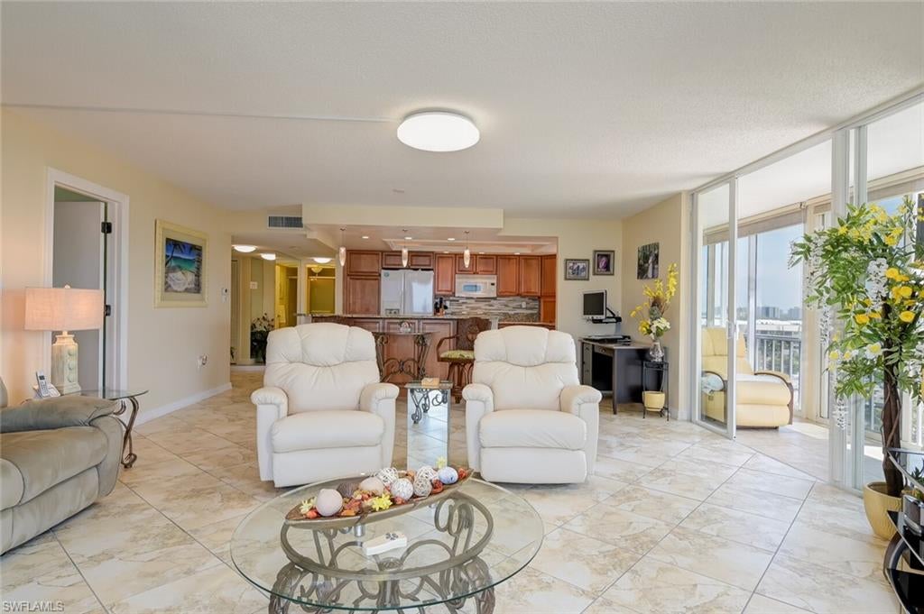CRECIENTE CONDO EAST - Residential