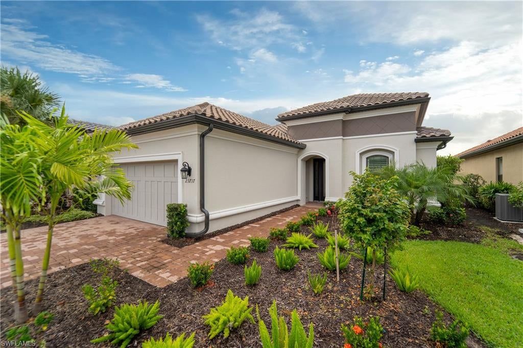 PEBBLE POINTE - Residential