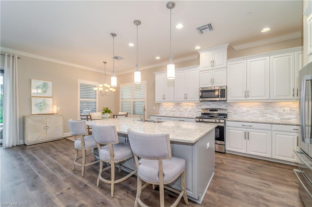 PEBBLE POINTE - Residential