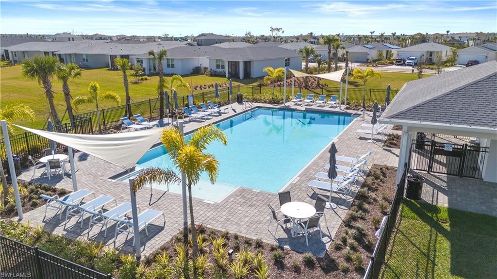 CRESCENT LAKES - Residential