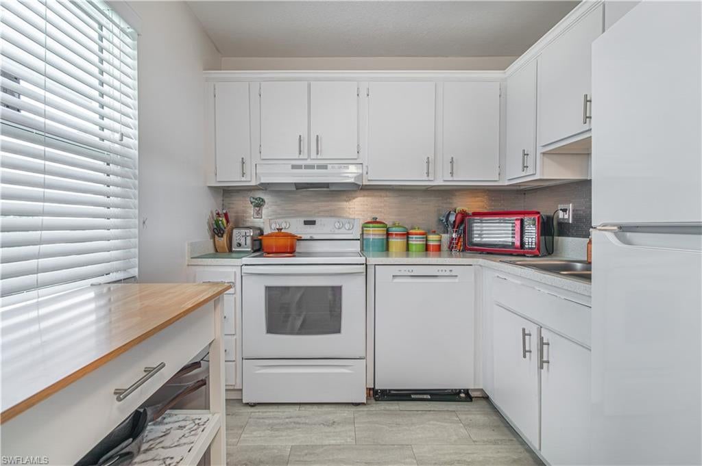 SEVEN LAKES - Residential