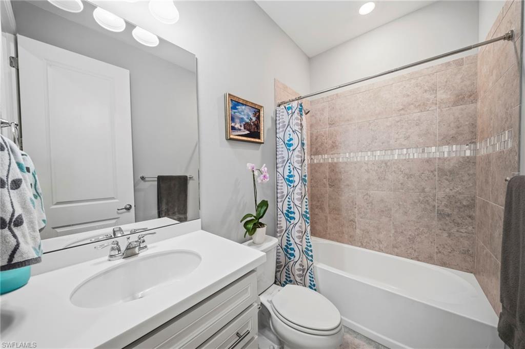 HAMPTON LAKES - Residential