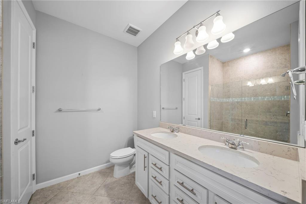 HAMPTON LAKES - Residential