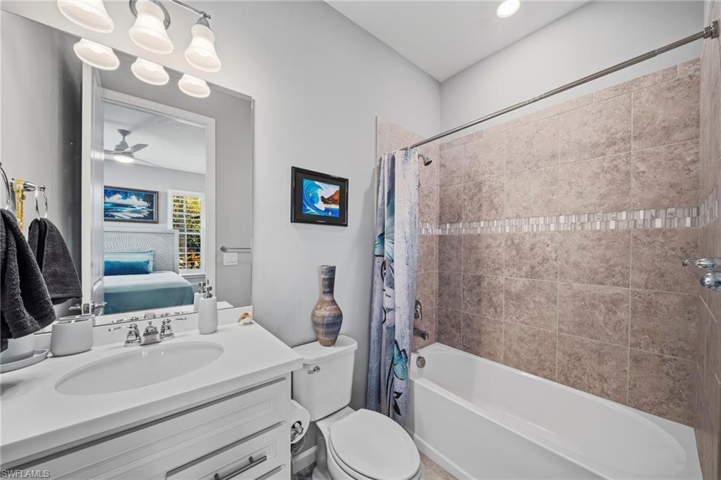 HAMPTON LAKES - Residential