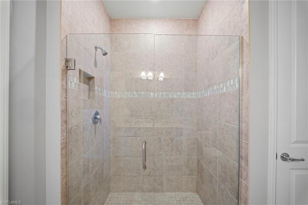 HAMPTON LAKES - Residential