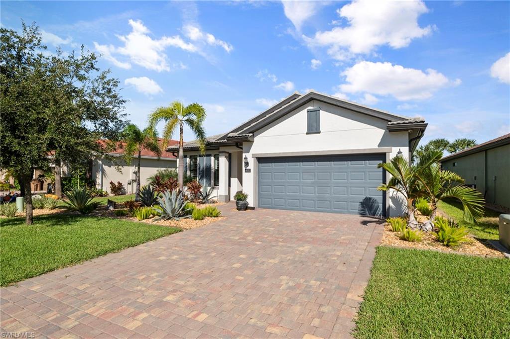 HAMPTON LAKES - Residential
