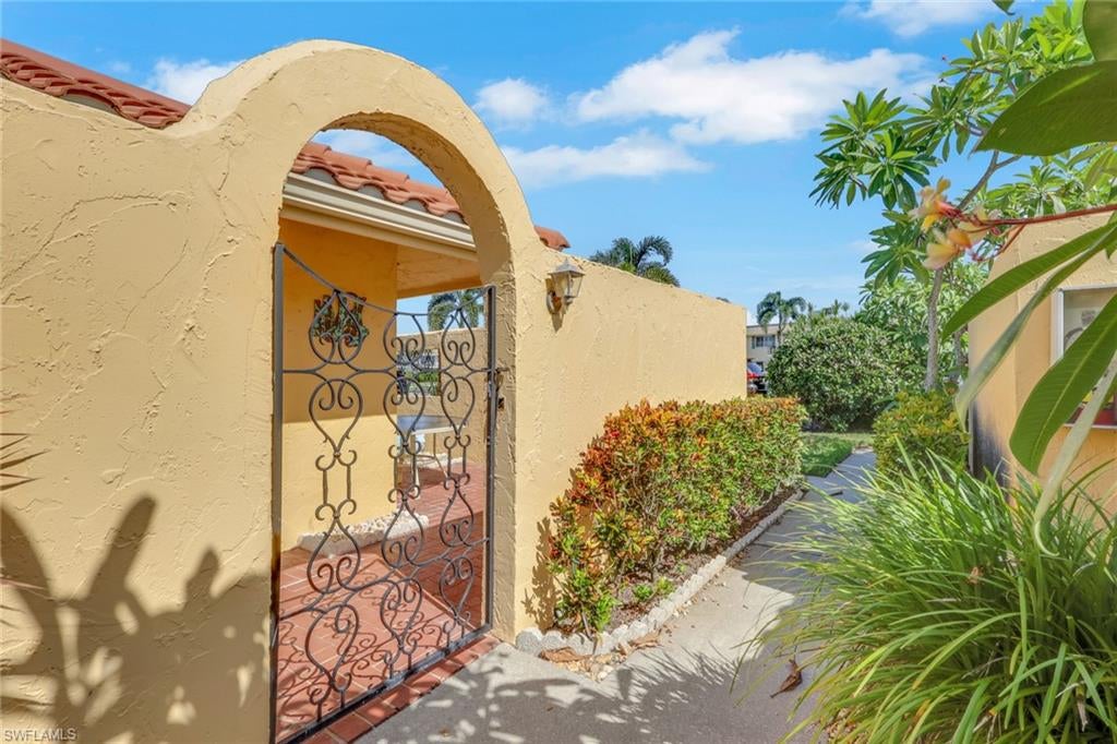 GLADES COUNTRY CLUB - Residential