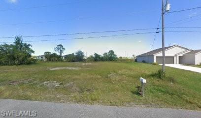 Beautiful lot with a serene canal in the backyard, offering peaceful water views and a relaxing atmosphere. Located in a highly desirable area, this property is perfect for enjoying both privacy and natural beauty.