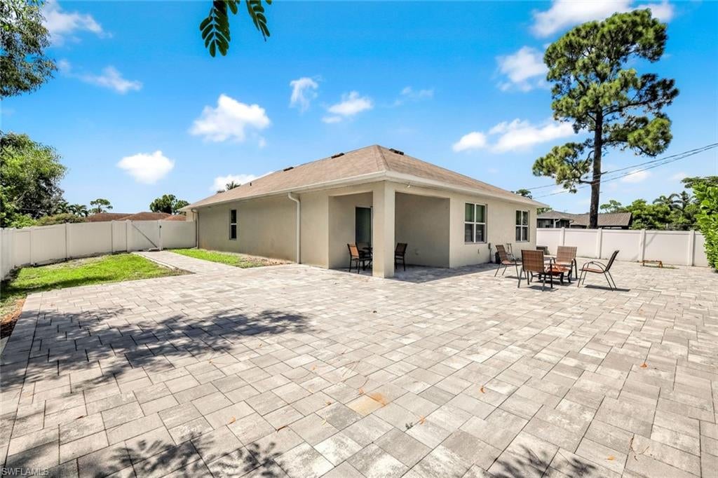 SAN CARLOS PARK - Residential