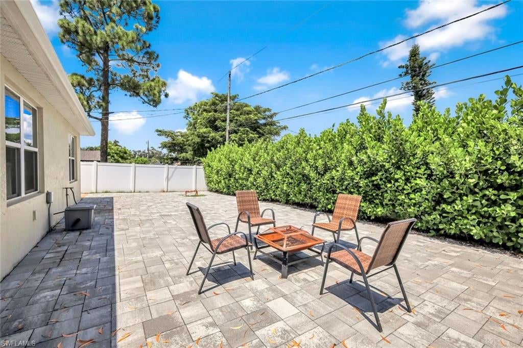 SAN CARLOS PARK - Residential