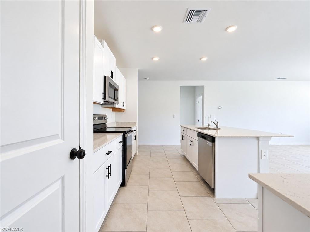 SAVANNA LAKES - Residential