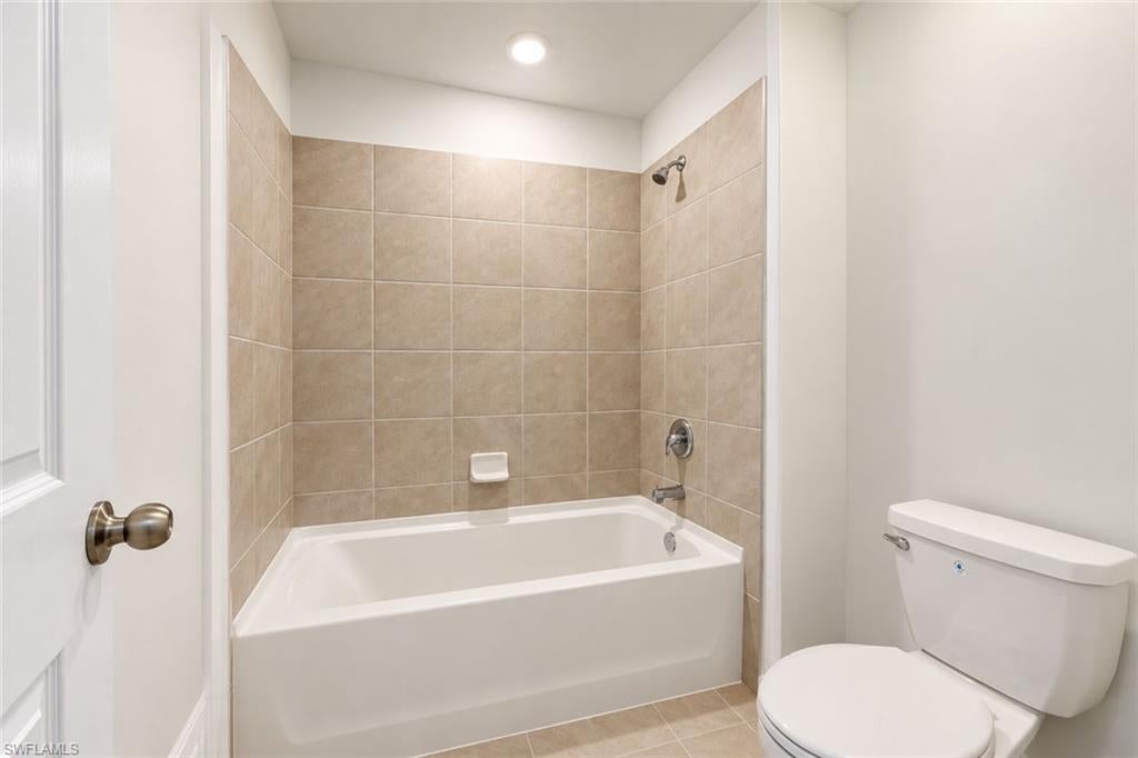 SAVANNA LAKES - Residential
