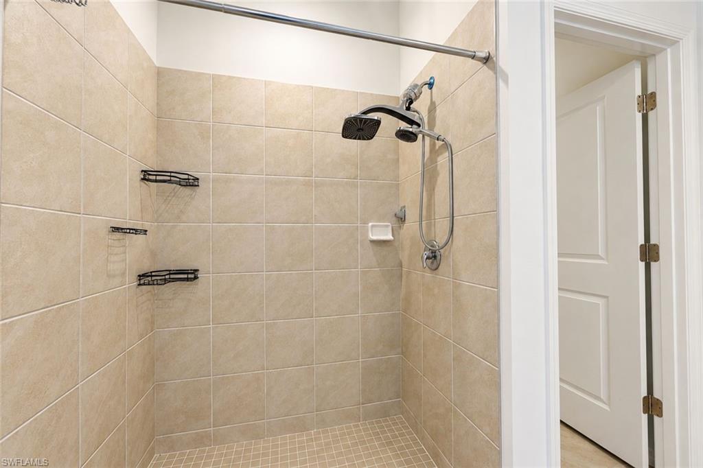 SAVANNA LAKES - Residential