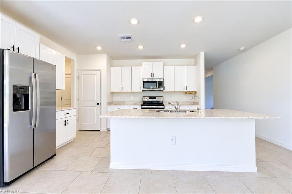 SAVANNA LAKES - Residential