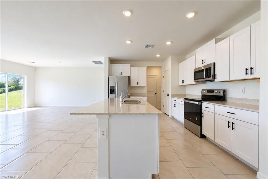 SAVANNA LAKES - Residential