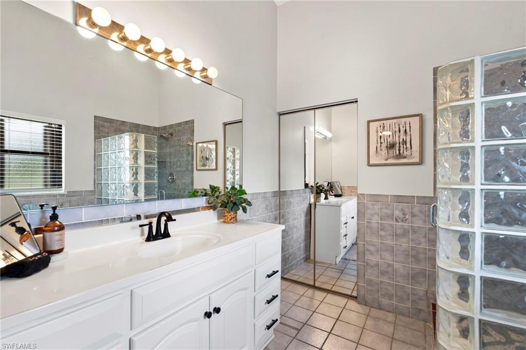 WILLOUGHBY ACRES - Residential
