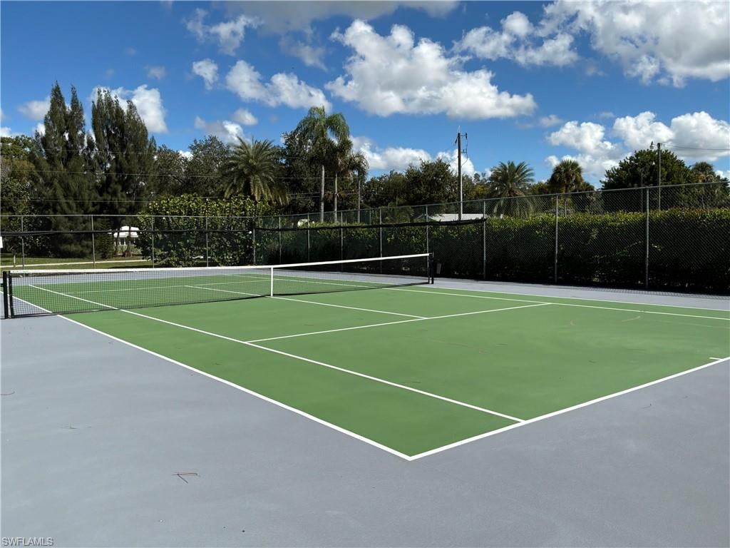 ADMIRALTY YACHT & RACQUET CLUB - Residential