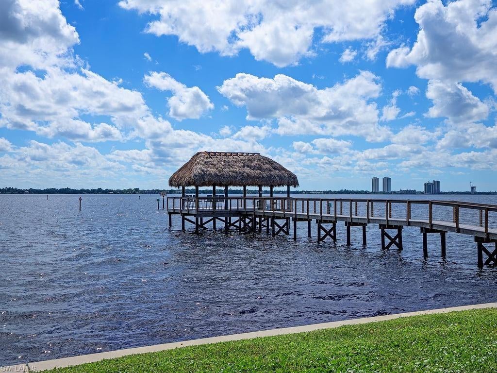 ADMIRALTY YACHT & RACQUET CLUB - Residential