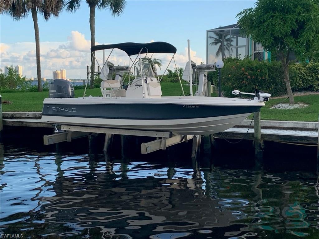 ADMIRALTY YACHT & RACQUET CLUB - Residential