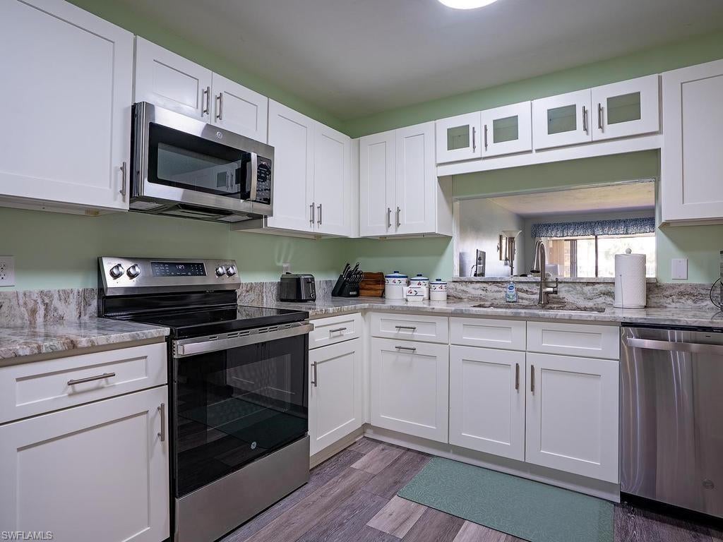 ADMIRALTY YACHT & RACQUET CLUB - Residential