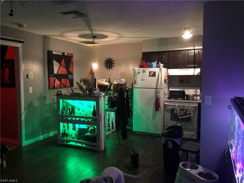 TAMIAMI ESTATES - Residential