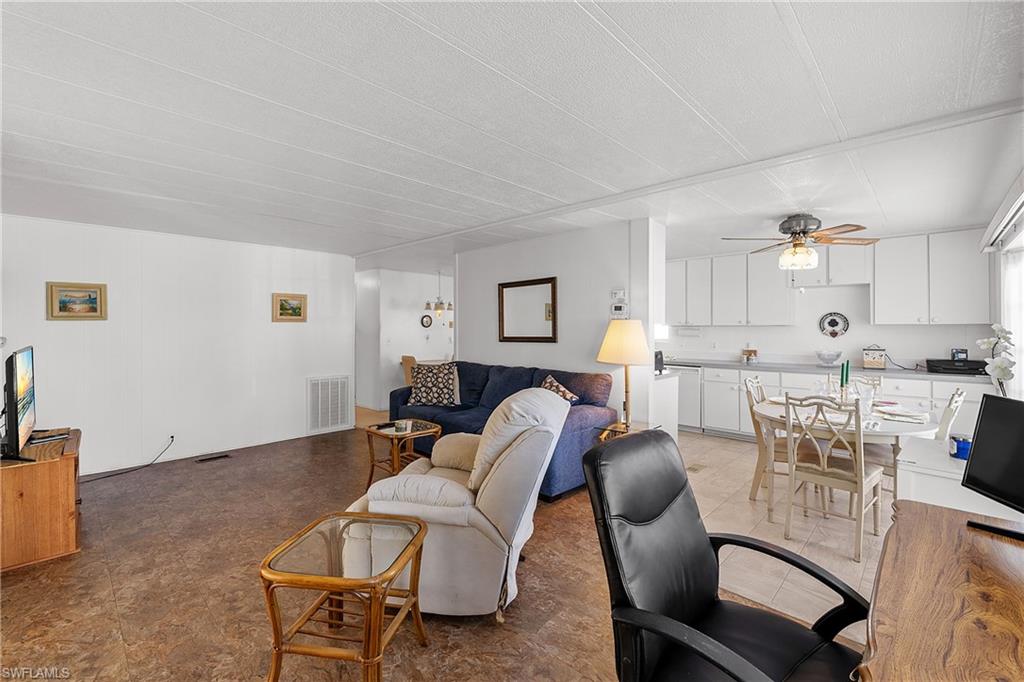 SIX LAKES COUNTRY CLUB - Residential