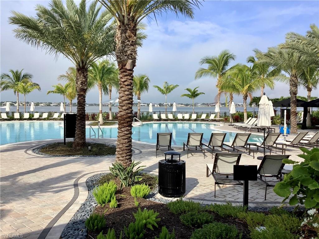 ESPLANADE LAKE CLUB - Residential