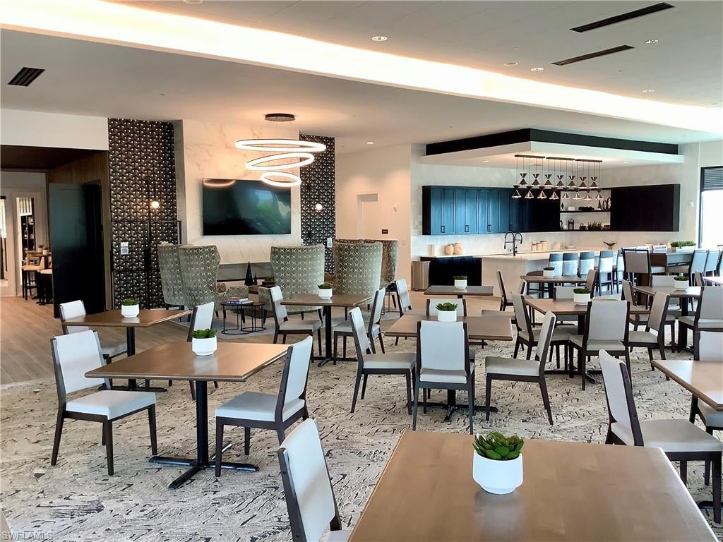 ESPLANADE LAKE CLUB - Residential