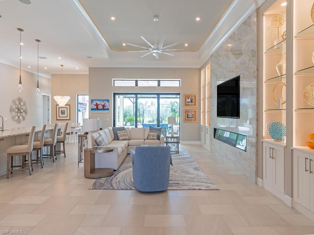 ESPLANADE LAKE CLUB - Residential
