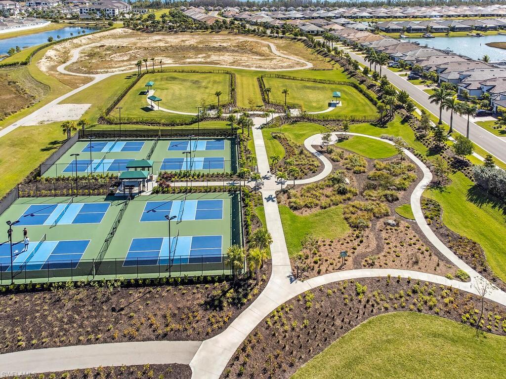 ESPLANADE LAKE CLUB - Residential