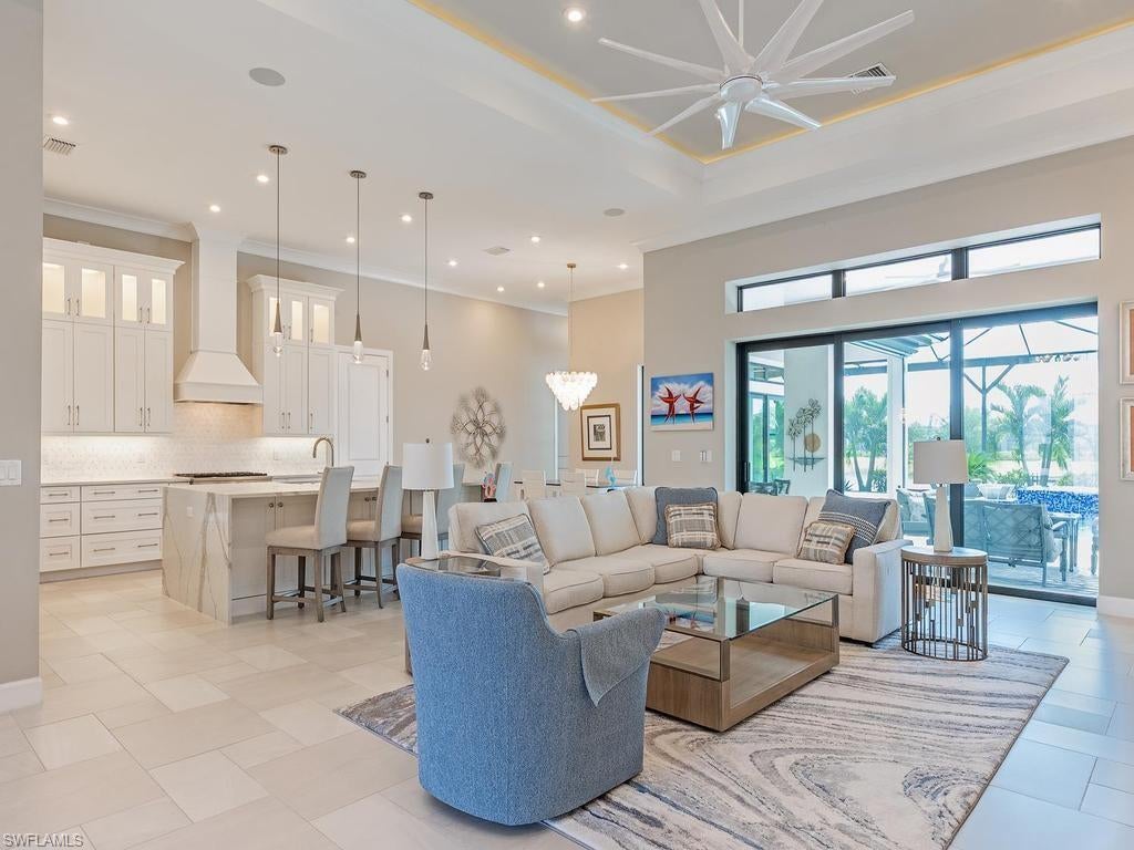 ESPLANADE LAKE CLUB - Residential