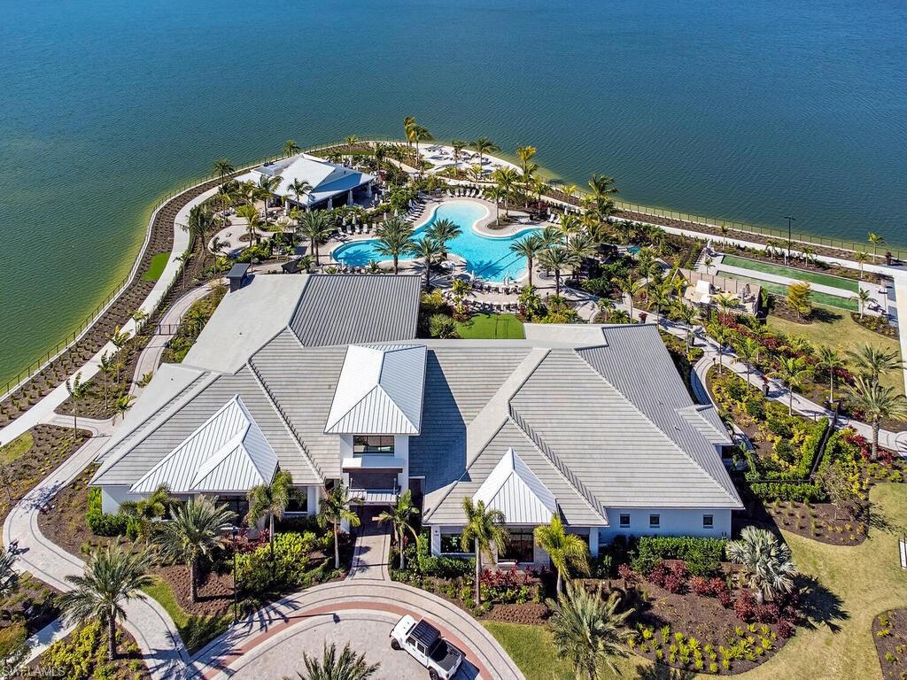 ESPLANADE LAKE CLUB - Residential