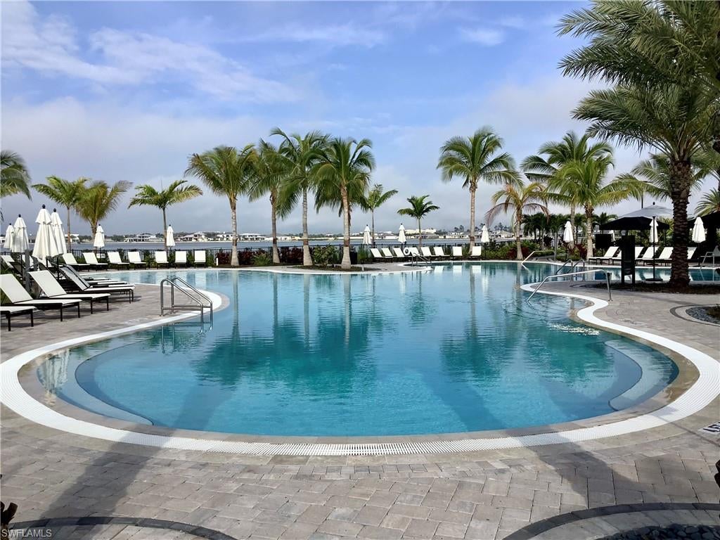 ESPLANADE LAKE CLUB - Residential
