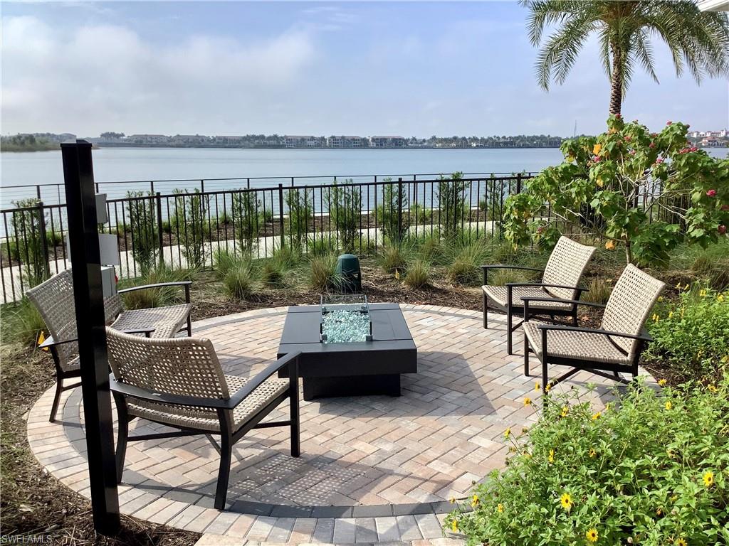 ESPLANADE LAKE CLUB - Residential