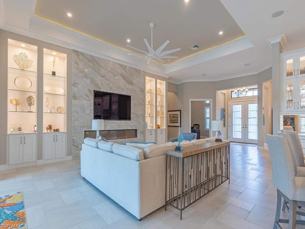 ESPLANADE LAKE CLUB - Residential