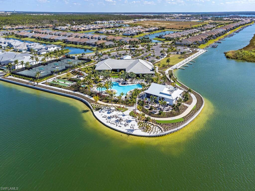 ESPLANADE LAKE CLUB - Residential