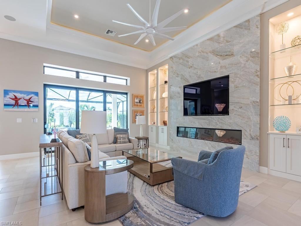 ESPLANADE LAKE CLUB - Residential