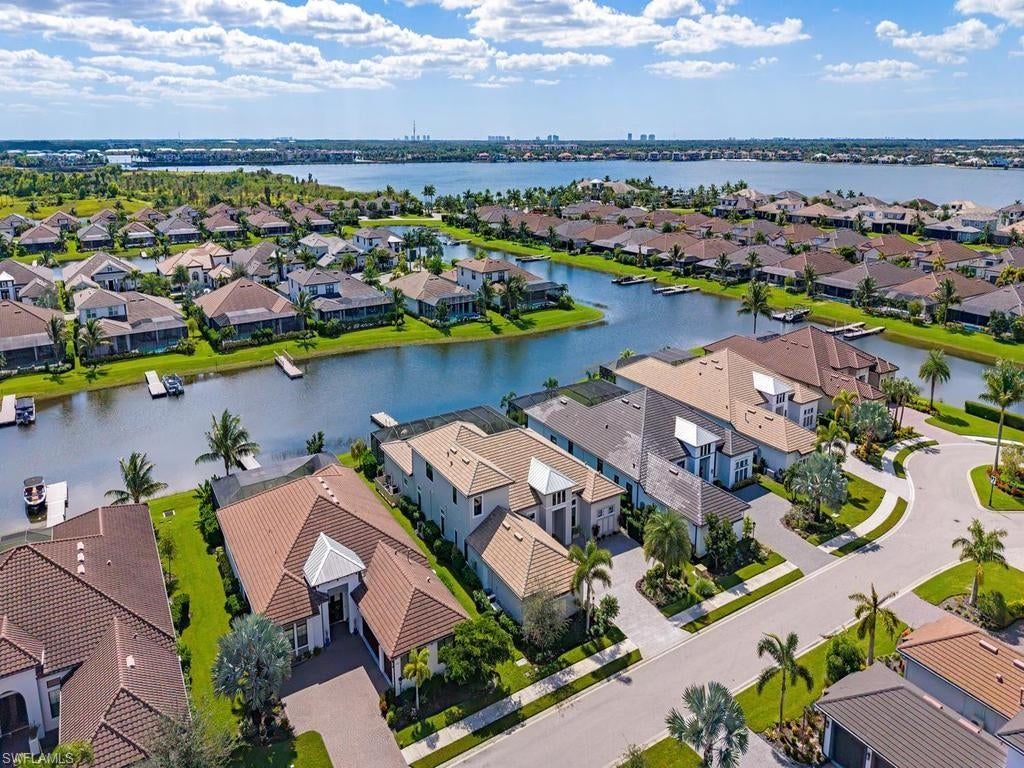 ESPLANADE LAKE CLUB - Residential
